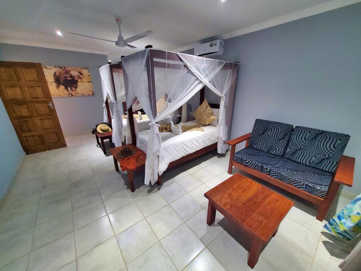 Tlou Safari Lodge Kasane Bagian luar foto