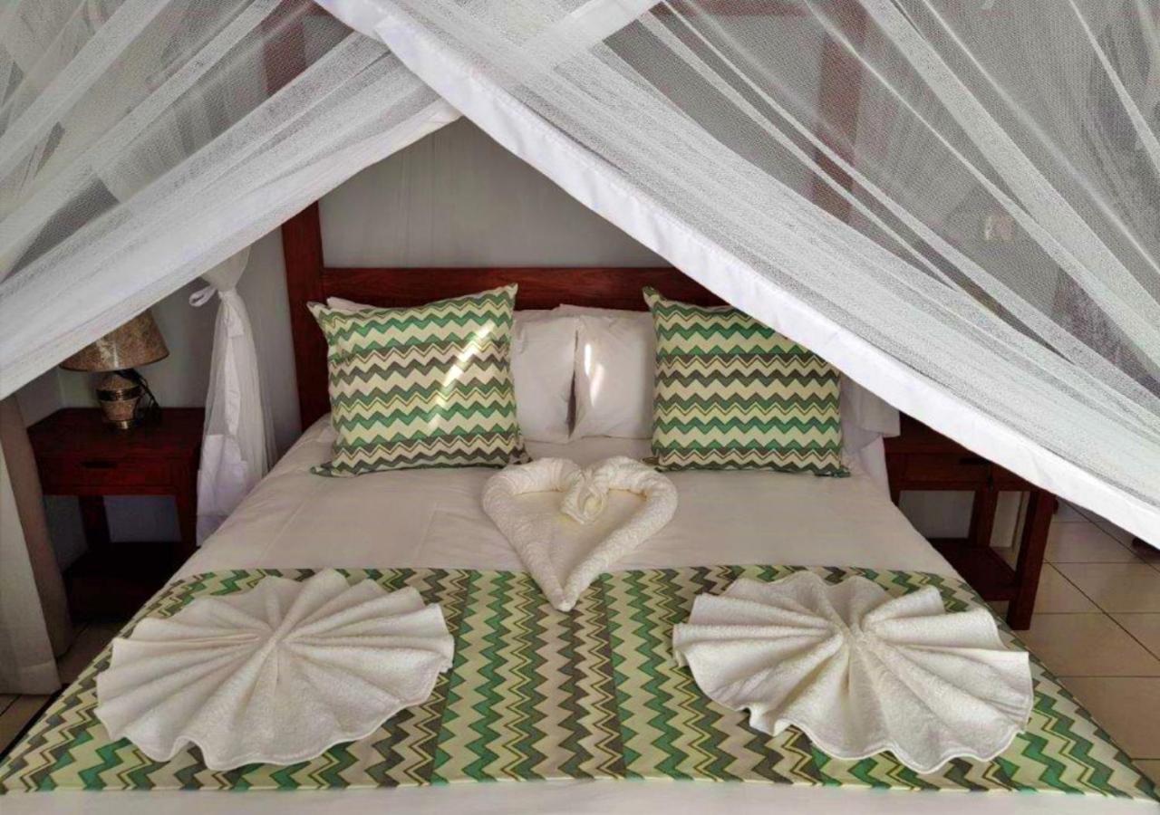 Tlou Safari Lodge Kasane Bagian luar foto