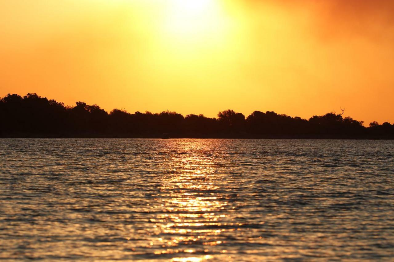 Tlou Safari Lodge Kasane Bagian luar foto